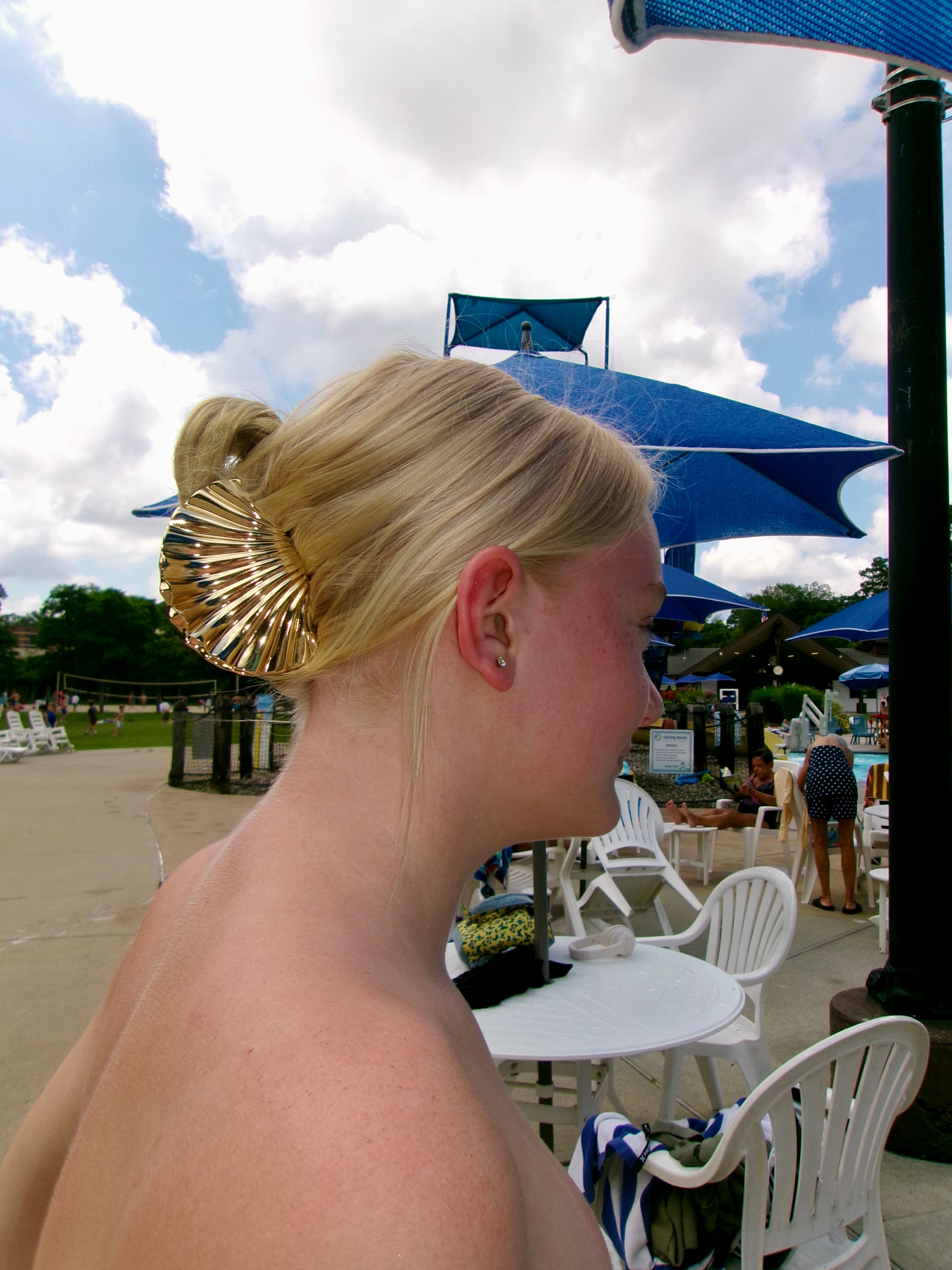 Gold Shell Hairclip